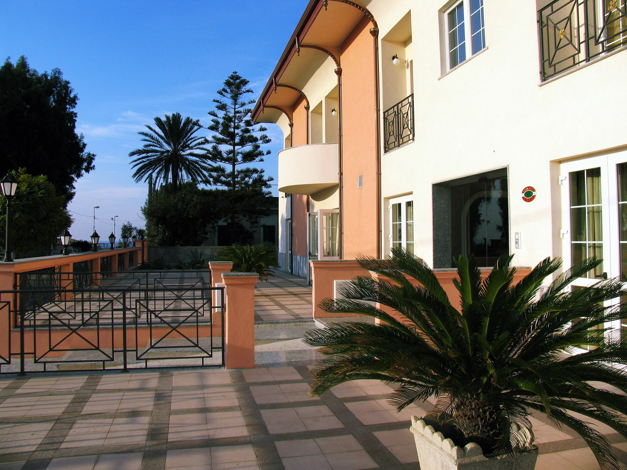 רג'יו די קאלאבריה Regent Beach Hotel & Apartments מראה חיצוני תמונה